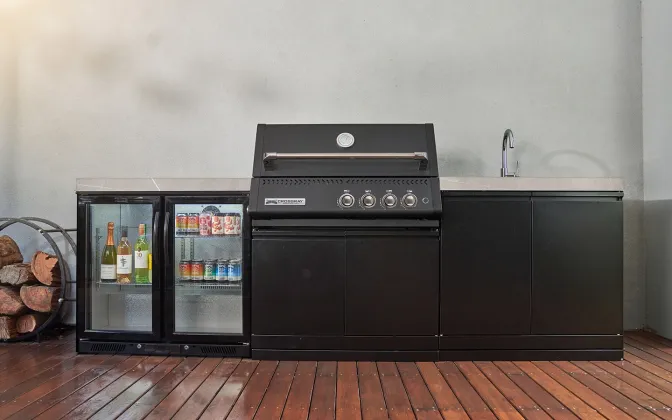 GD4KG XPlor Classic black outdoor kitchen lifestyle GD4KG XPlor Classic black outdoor kitchen lifestyle