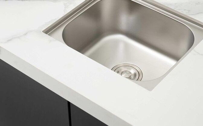 PREMIUM-4B-Outdoor-Kitchen-Sink-Close-Up white benchtop with sink