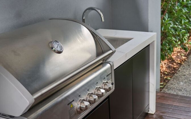 PREMIUM 4B Outdoor Kitchen Close Up 3