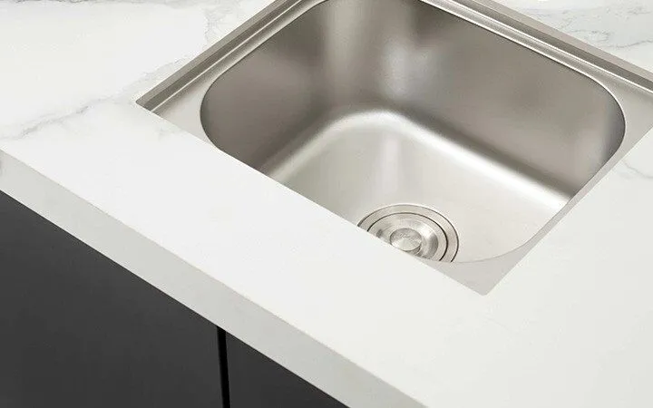 PREMIUM-4B-Outdoor-Kitchen-Sink-Close-Up white benchtop with sink